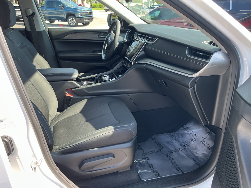 2023 Jeep Grand Cherokee Laredo 4x4