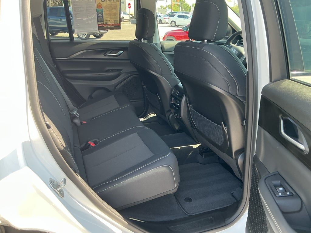 2023 Jeep Grand Cherokee Laredo 4x4