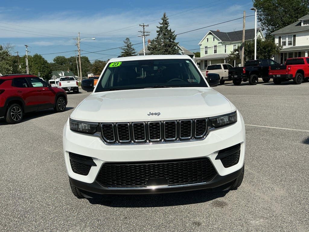 2023 Jeep Grand Cherokee Laredo 4x4