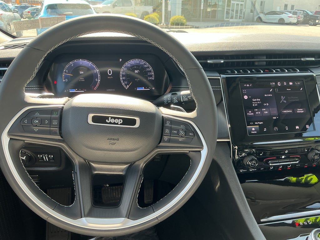 2023 Jeep Grand Cherokee Laredo 4x4
