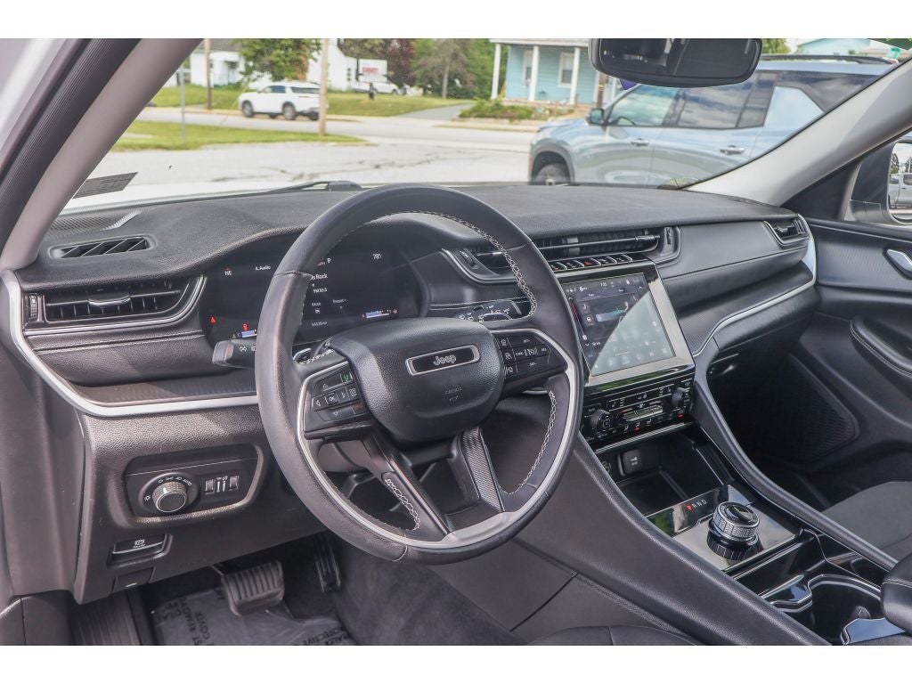 2023 Jeep Grand Cherokee L Laredo 4x4