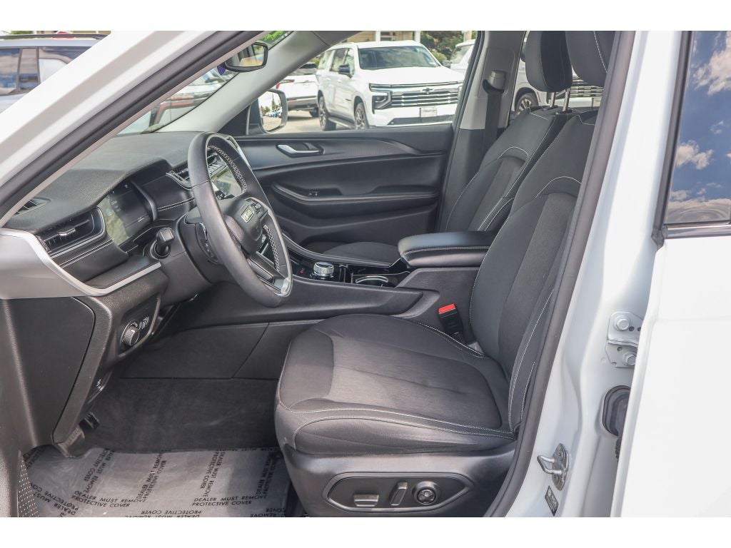 2023 Jeep Grand Cherokee L Laredo 4x4