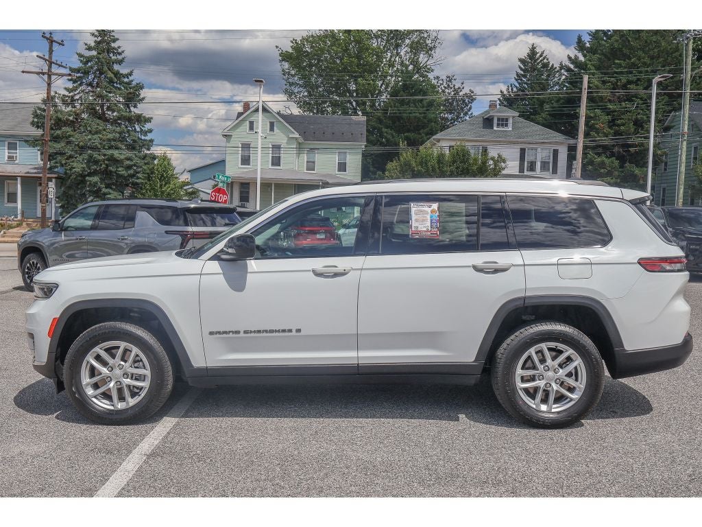 2023 Jeep Grand Cherokee L Laredo 4x4