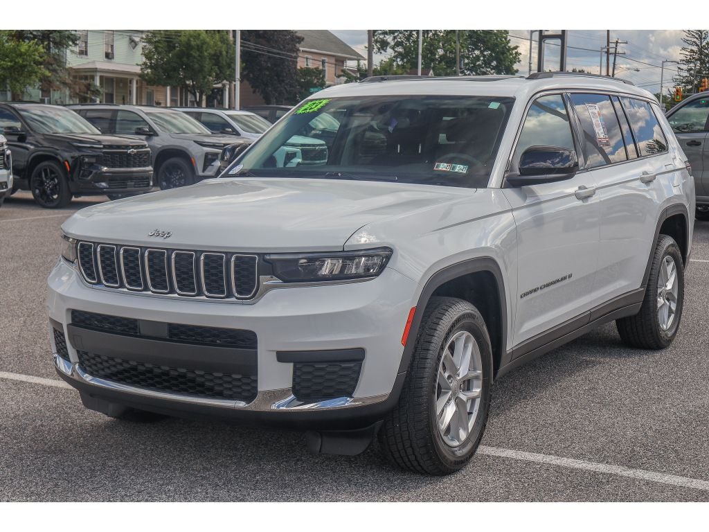 2023 Jeep Grand Cherokee L Laredo 4x4