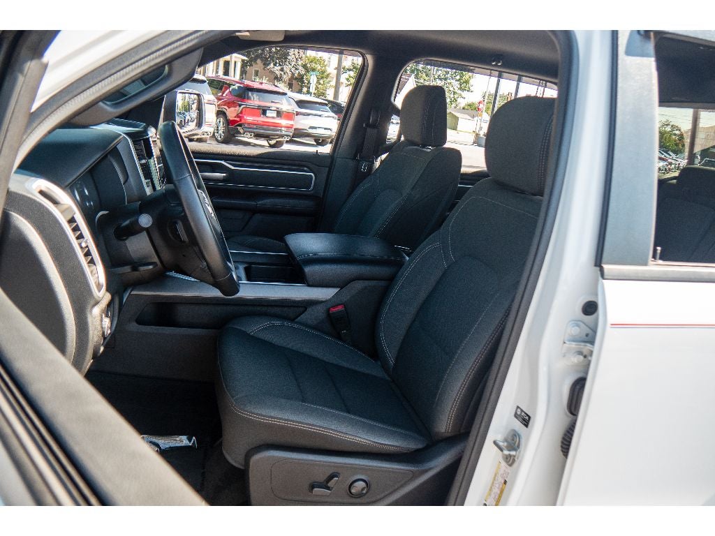 2022 RAM 1500 Big Horn Crew Cab 4x4 5'7" Box