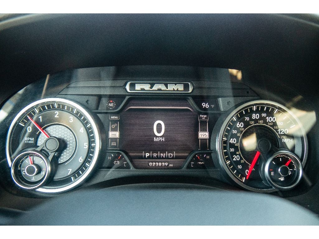2022 RAM 1500 Big Horn Crew Cab 4x4 5'7" Box