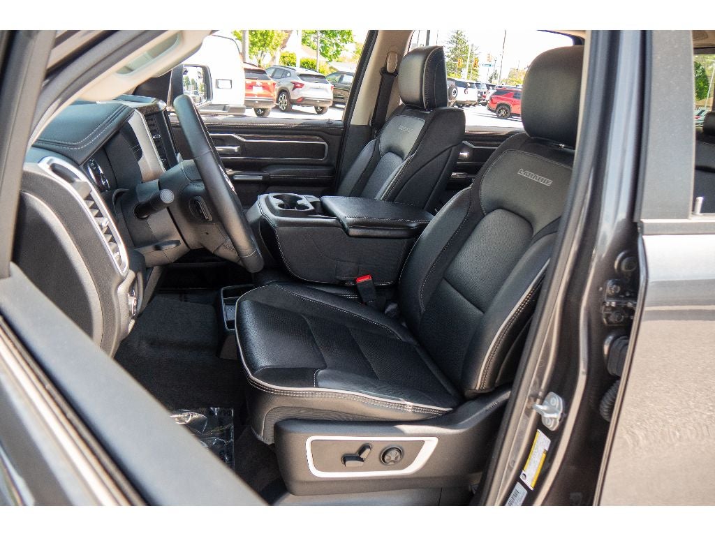 2020 RAM 1500 Laramie Crew Cab 4x4 5'7" Box