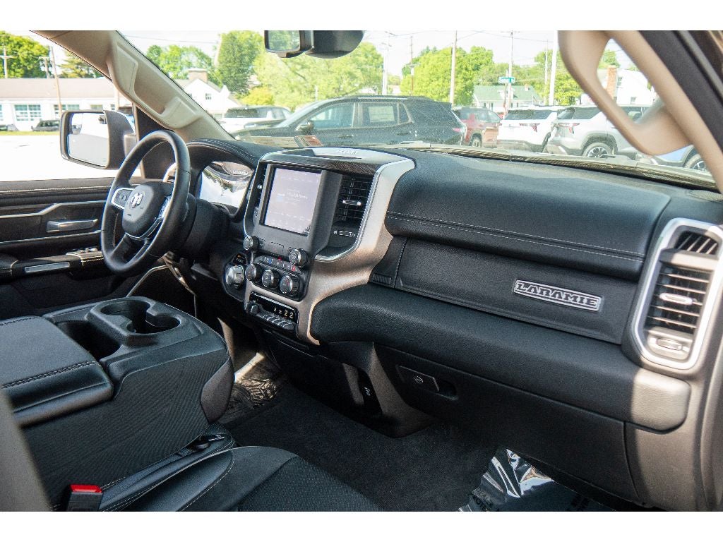 2020 RAM 1500 Laramie Crew Cab 4x4 5'7" Box