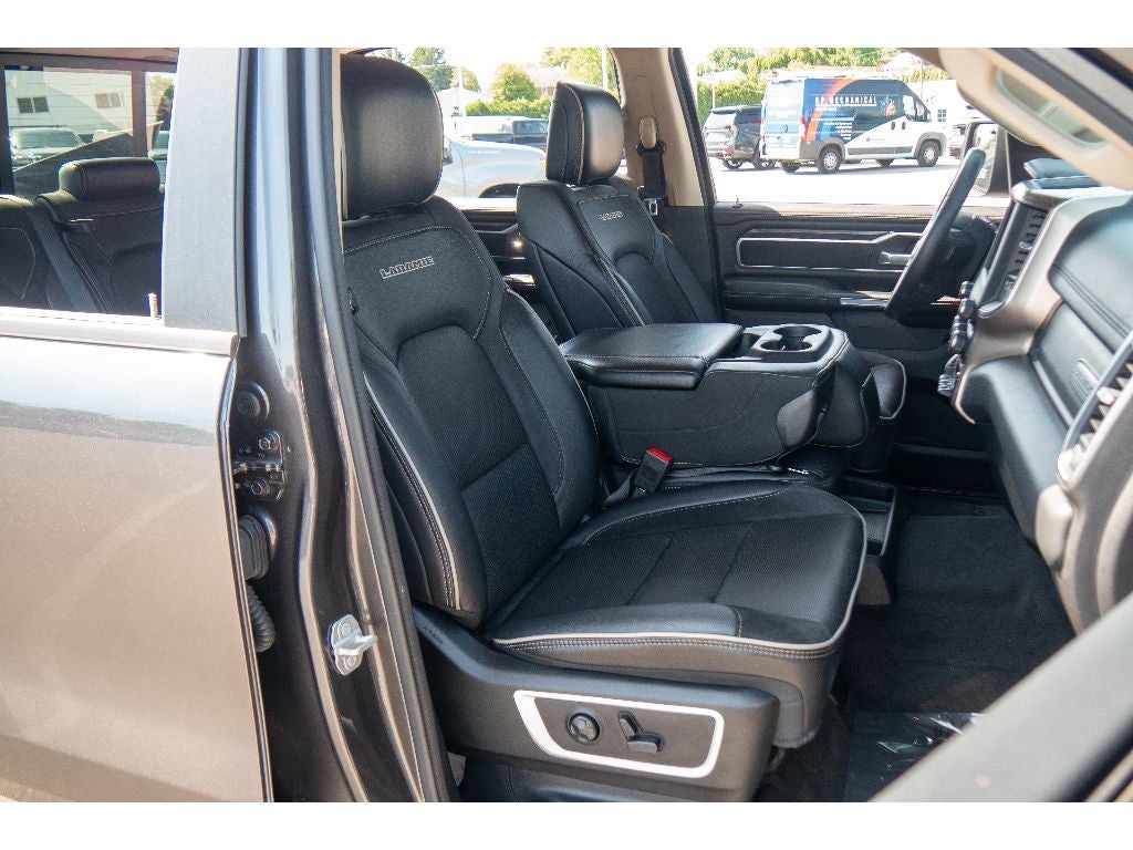 2020 RAM 1500 Laramie Crew Cab 4x4 5'7" Box
