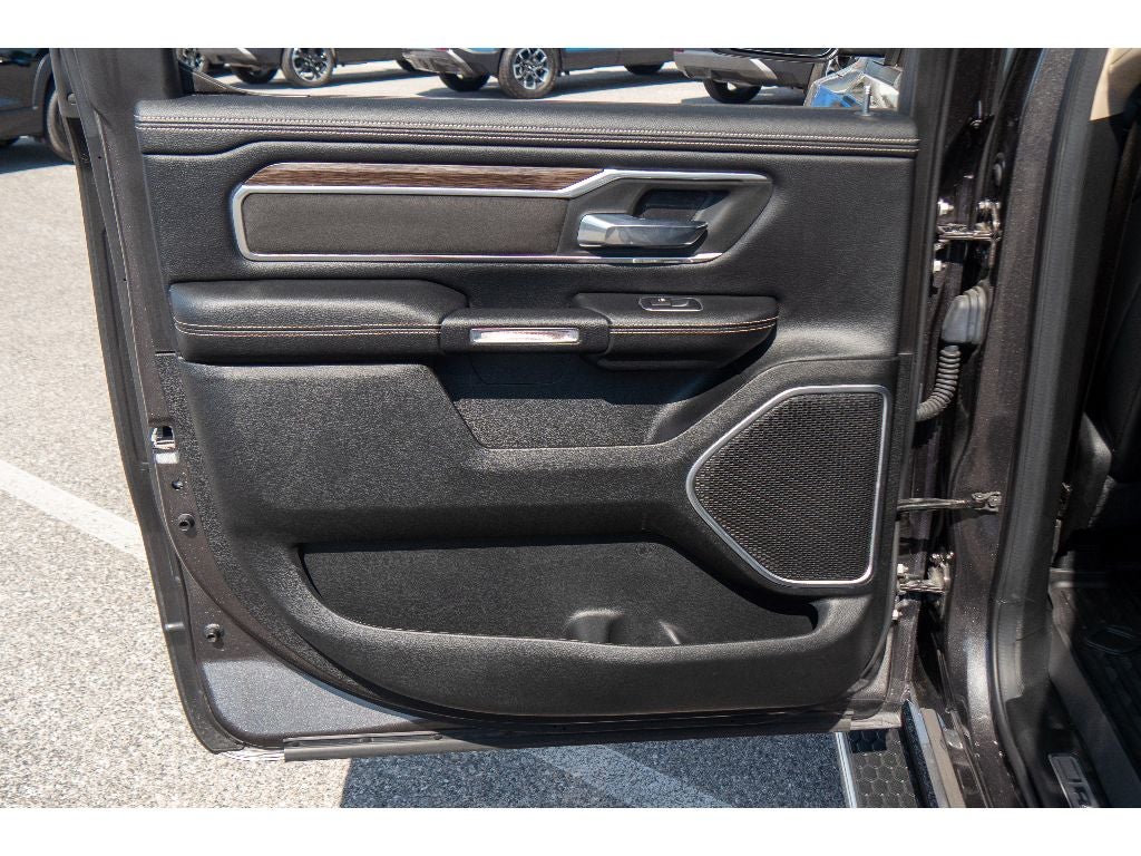 2020 RAM 1500 Laramie Crew Cab 4x4 5'7" Box