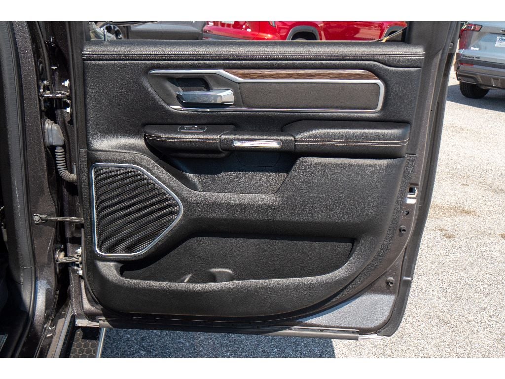 2020 RAM 1500 Laramie Crew Cab 4x4 5'7" Box