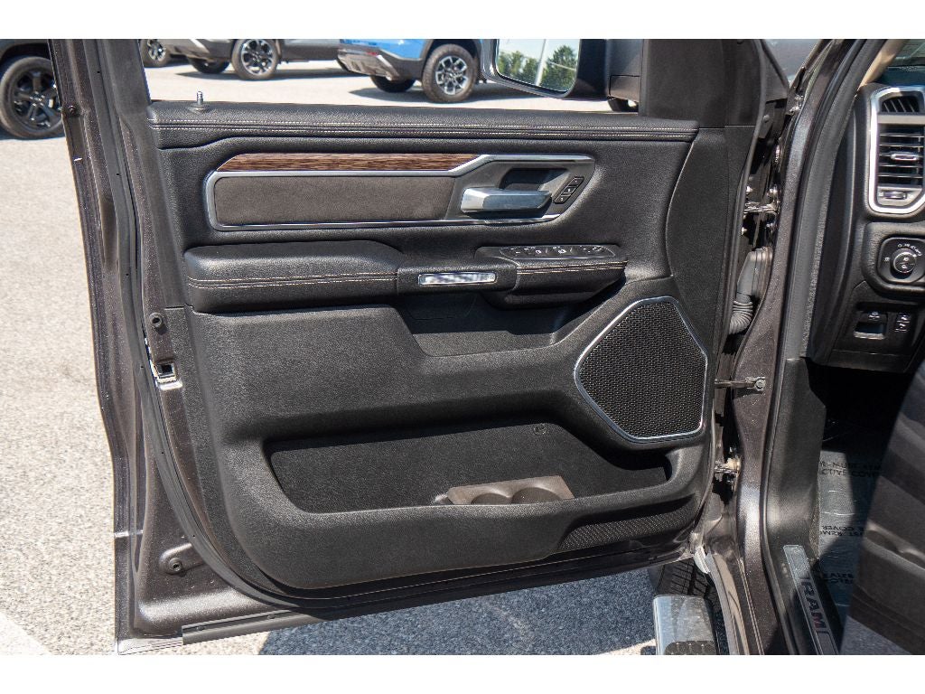 2020 RAM 1500 Laramie Crew Cab 4x4 5'7" Box
