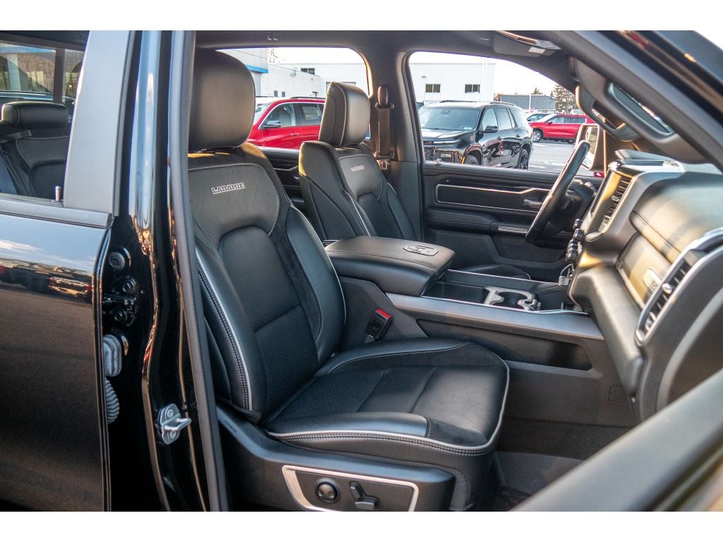 2022 RAM 1500 Laramie Crew Cab 4x4 5'7" Box