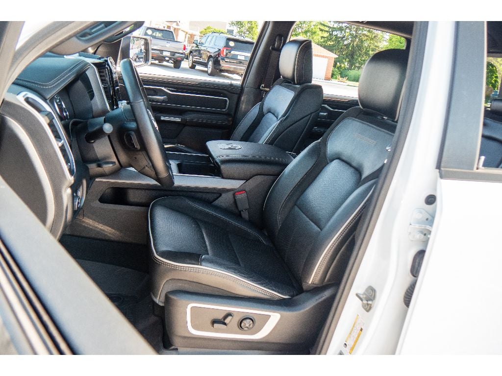 2020 RAM 1500 Laramie Crew Cab 4x4 5'7" Box