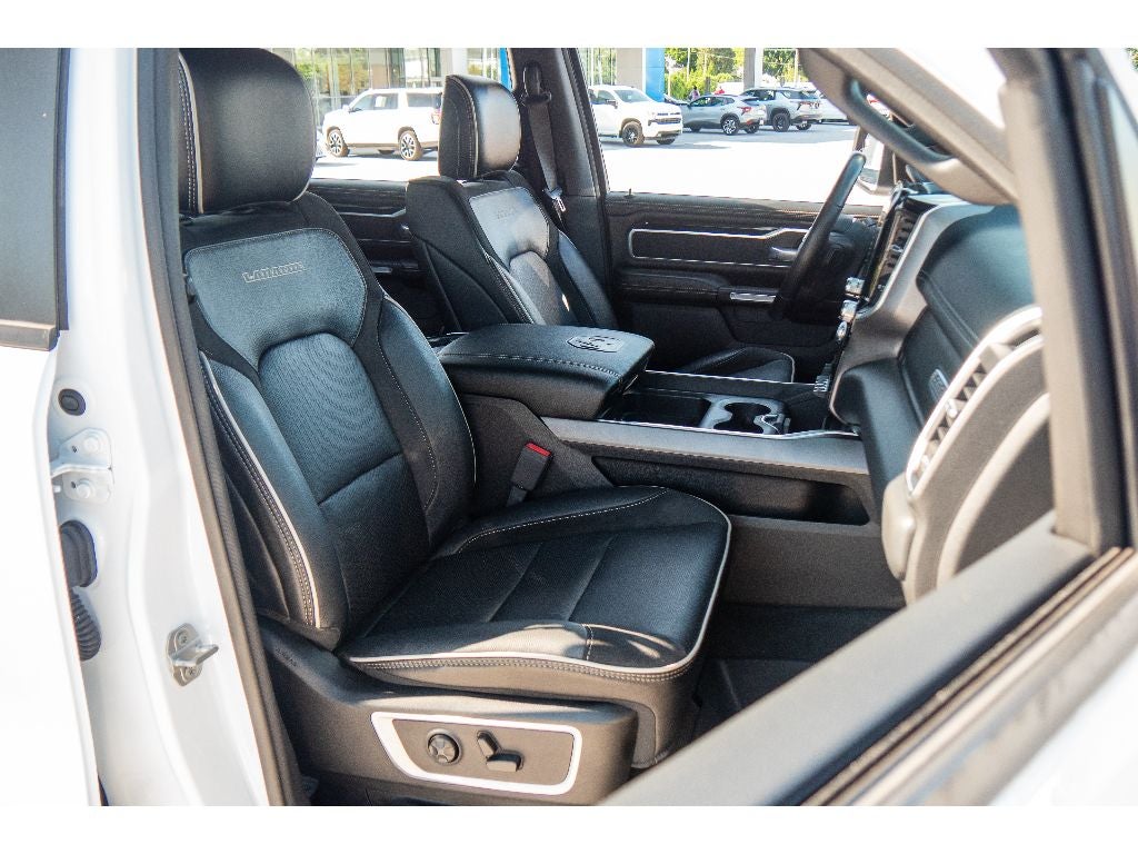 2020 RAM 1500 Laramie Crew Cab 4x4 5'7" Box