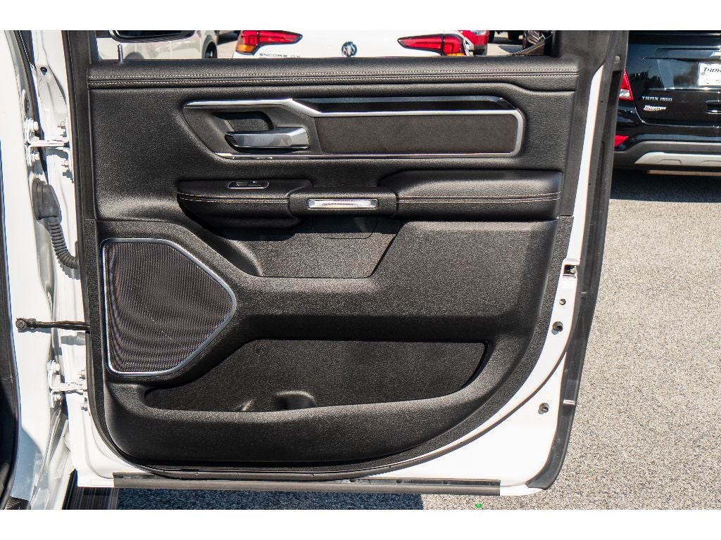 2020 RAM 1500 Laramie Crew Cab 4x4 5'7" Box