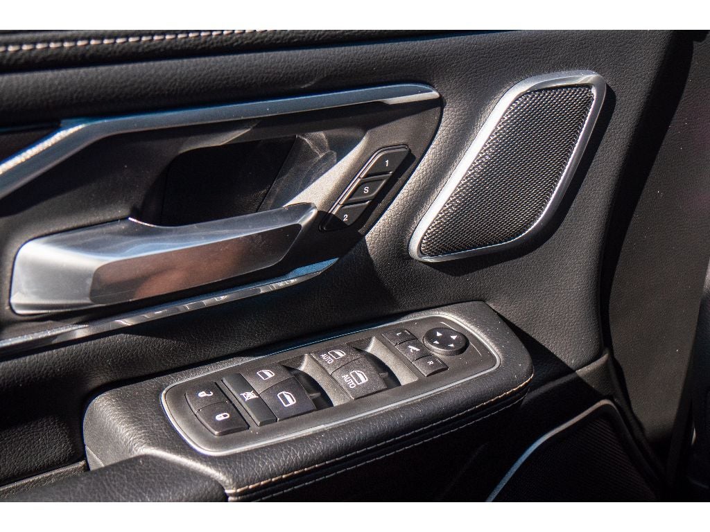 2020 RAM 1500 Laramie Crew Cab 4x4 5'7" Box