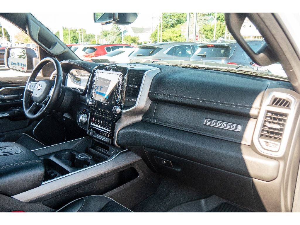 2020 RAM 1500 Laramie Crew Cab 4x4 5'7" Box