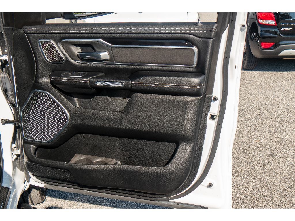 2020 RAM 1500 Laramie Crew Cab 4x4 5'7" Box