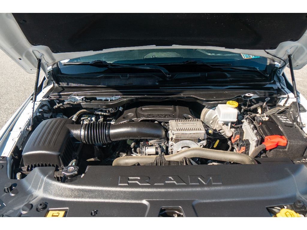 2020 RAM 1500 Laramie Crew Cab 4x4 5'7" Box