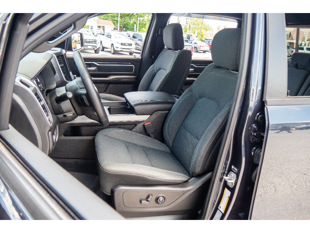 2021 RAM 1500 Big Horn Crew Cab 4x4 6'4" Box