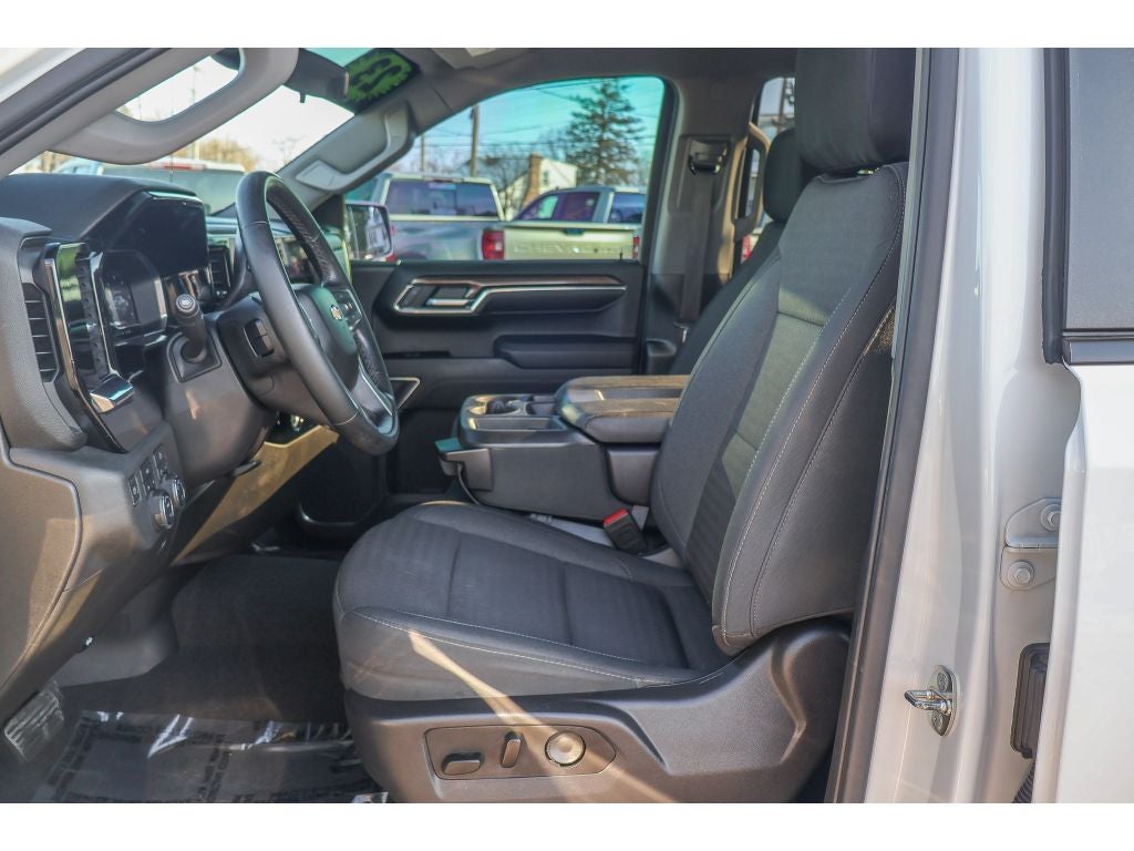 2023 Chevrolet Silverado 1500 LT (2FL)