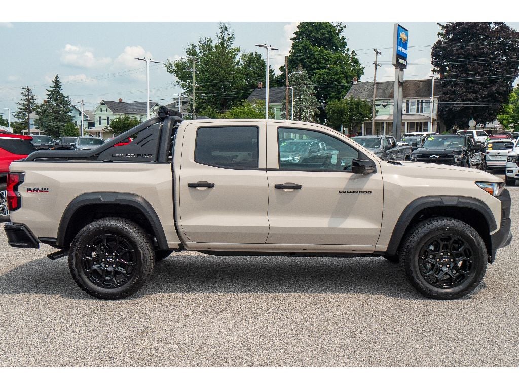 2026 Chevrolet Colorado Trail Boss - Photo 2