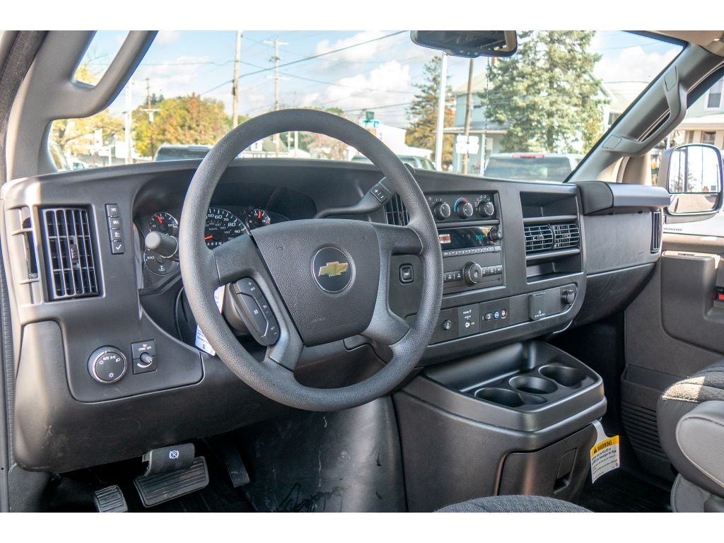 2025 Chevrolet Express Cargo 3500 WT