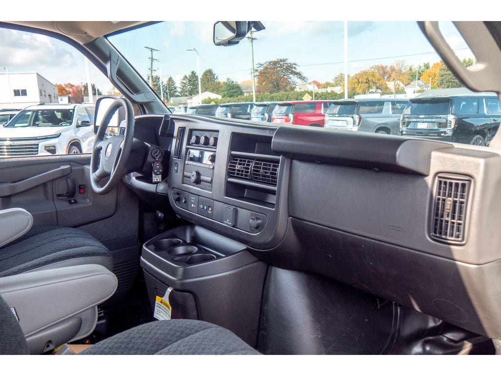 2025 Chevrolet Express Cargo 3500 WT