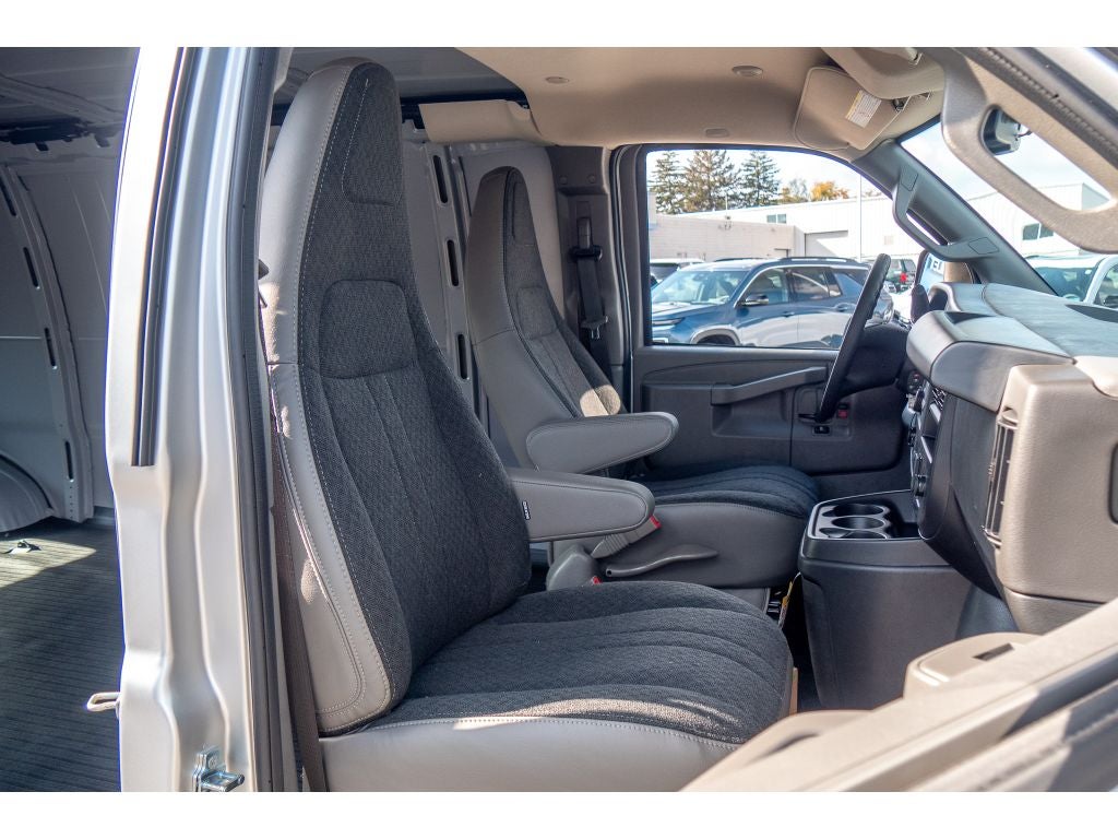 2025 Chevrolet Express Cargo 3500 WT