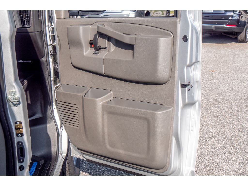 2025 Chevrolet Express Cargo 3500 WT