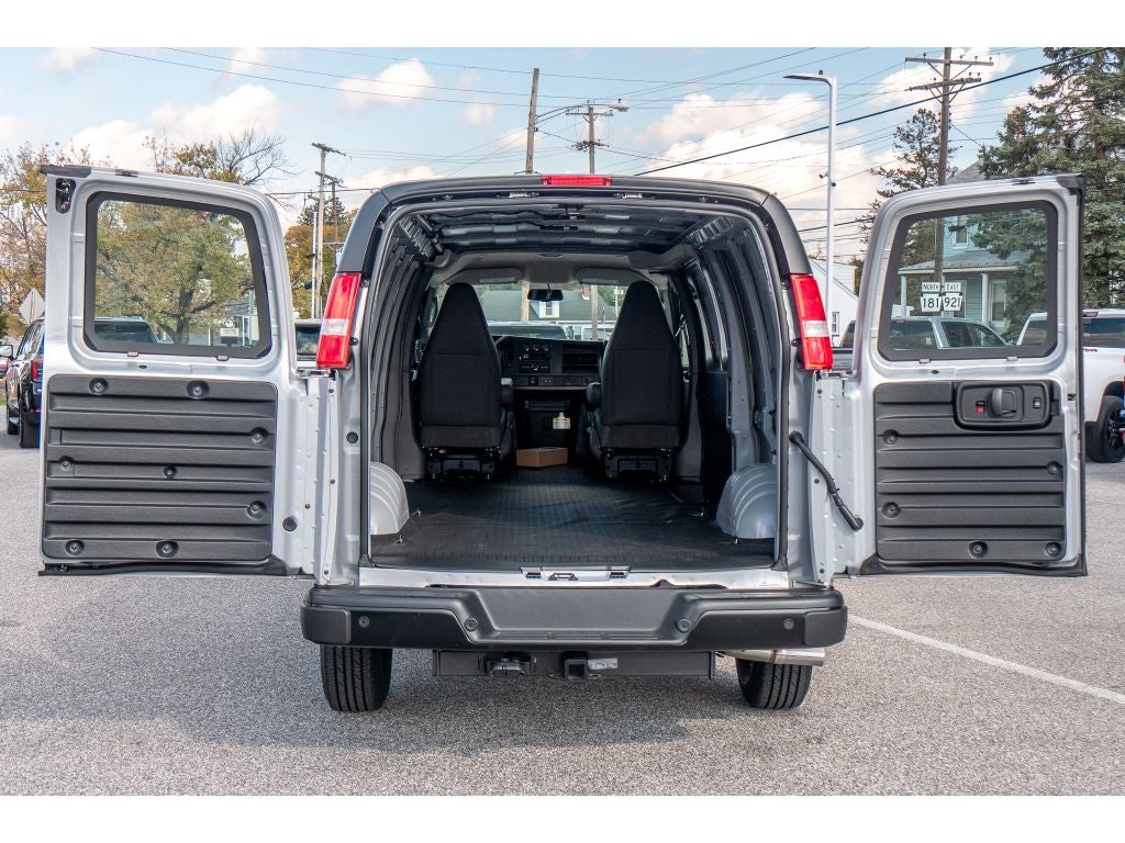 2025 Chevrolet Express Cargo 3500 WT