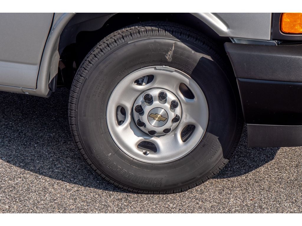 2025 Chevrolet Express Cargo 3500 WT