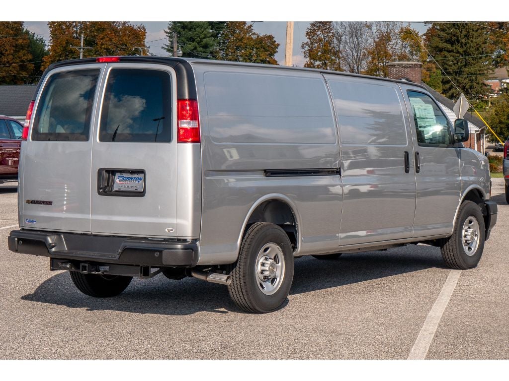 2025 Chevrolet Express Cargo 3500 WT