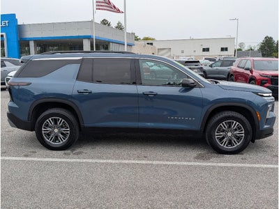 2025 Chevrolet Traverse LT