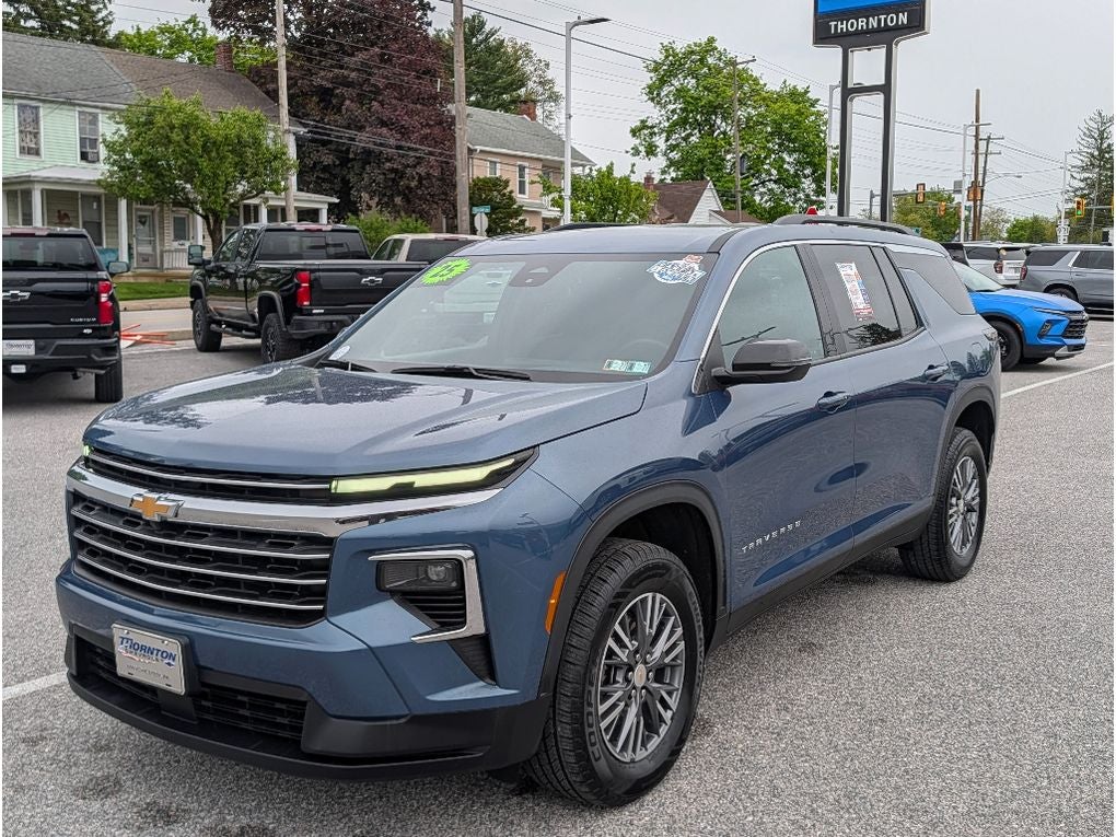 2025 Chevrolet Traverse LT