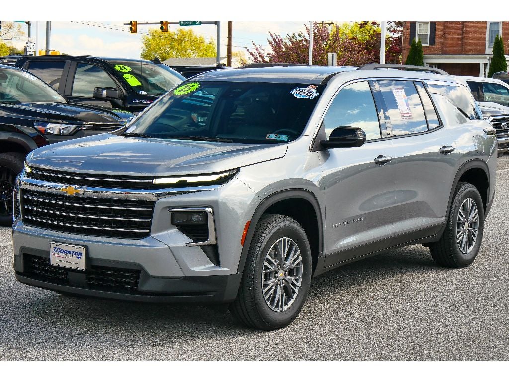 2025 Chevrolet Traverse LT