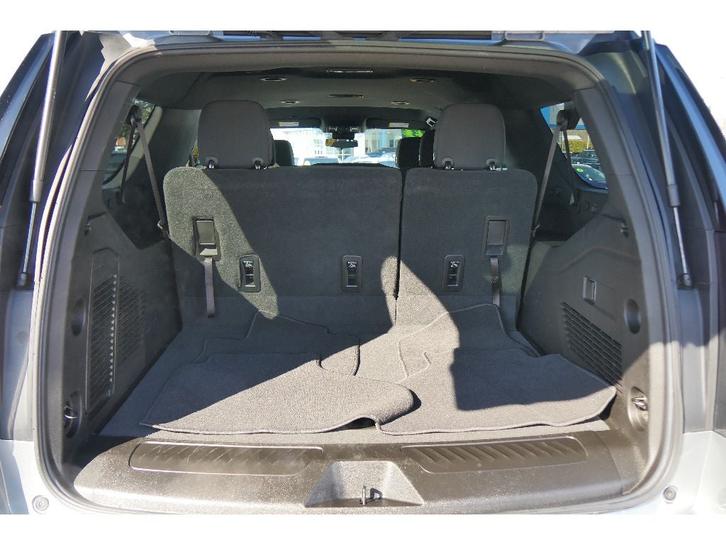 2023 Chevrolet Suburban LS