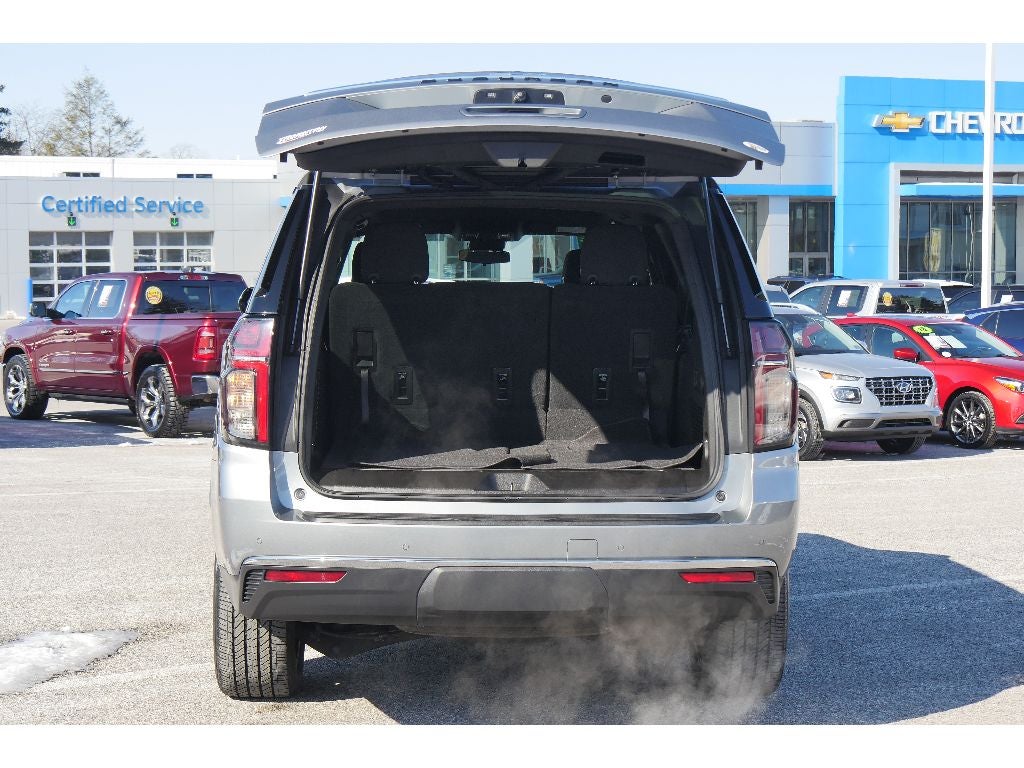 2023 Chevrolet Suburban LS