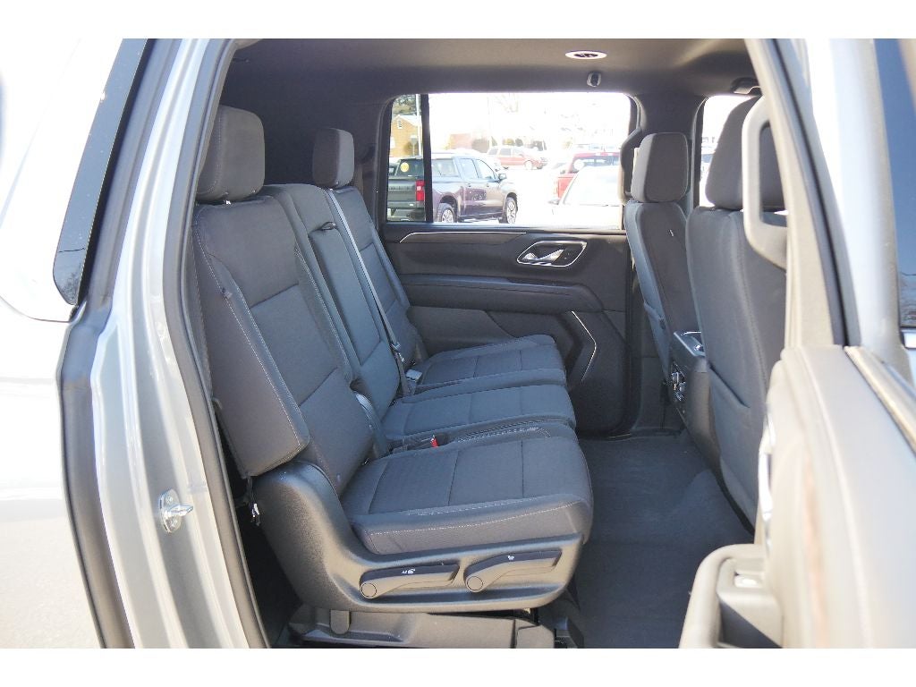 2023 Chevrolet Suburban LS