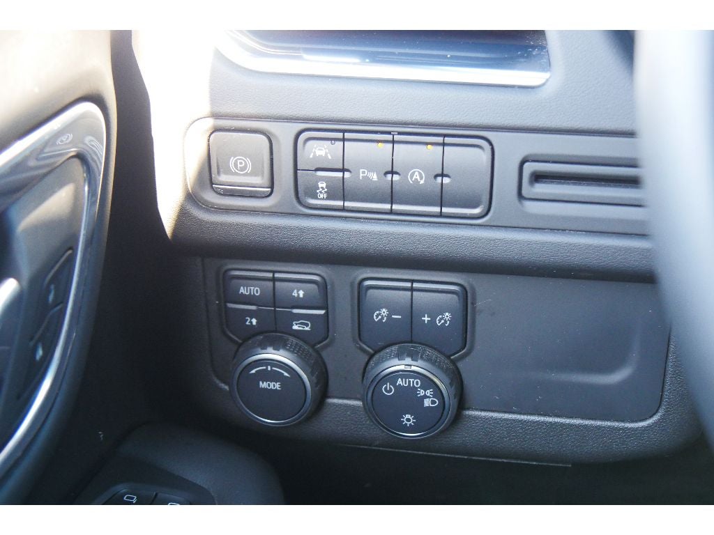 2023 Chevrolet Suburban LS