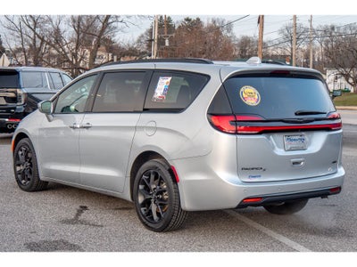 2022 Chrysler Pacifica Touring L AWD