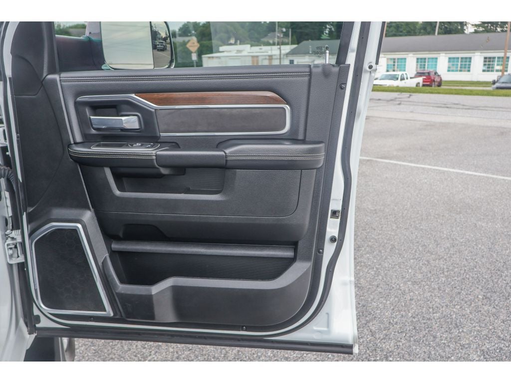 2022 RAM 2500 Laramie Crew Cab 4x4 6'4" Box