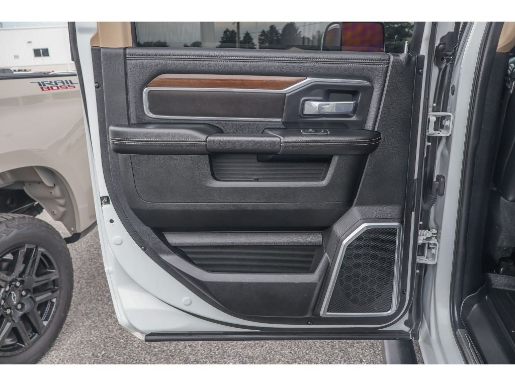 2022 RAM 2500 Laramie Crew Cab 4x4 6'4" Box