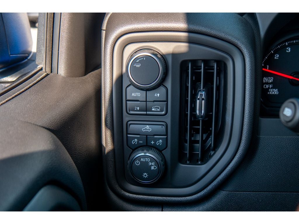 2025 Chevrolet Silverado 1500 Custom