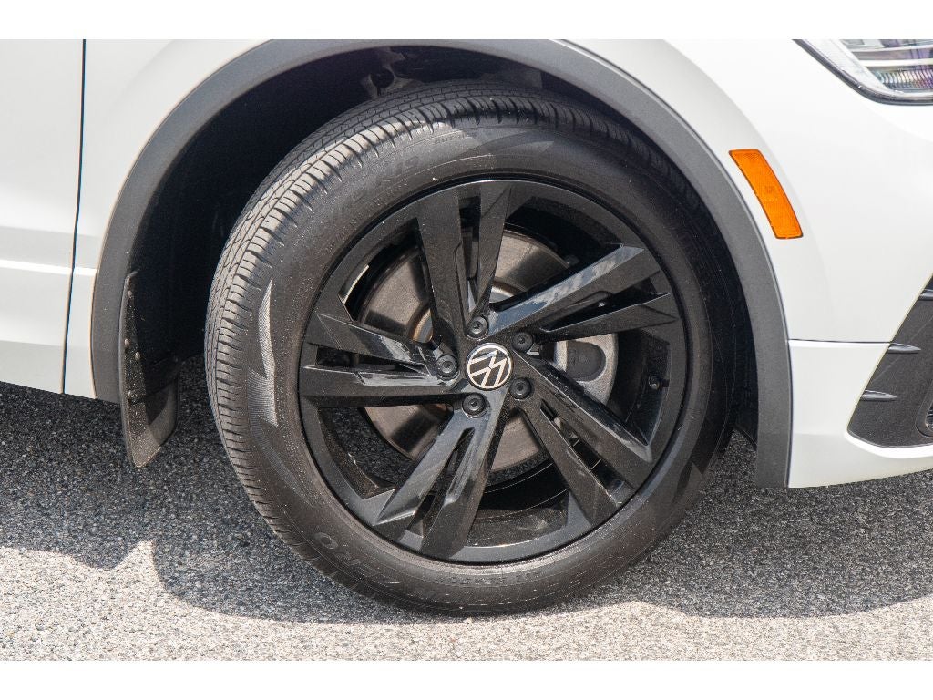 2023 Volkswagen Tiguan 2.0T SE R-Line Black