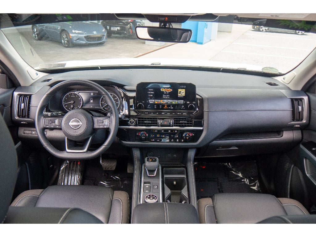 2023 Nissan Pathfinder SL 4WD