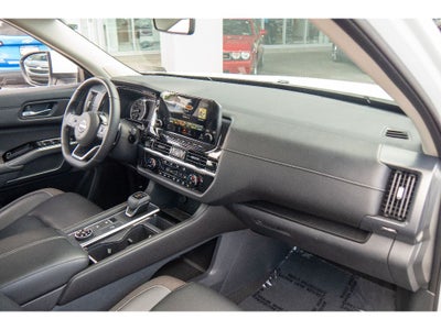2023 Nissan Pathfinder SL 4WD