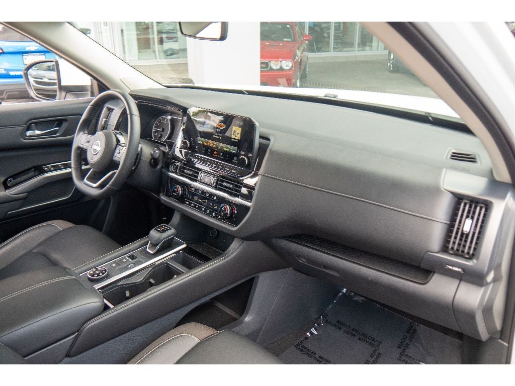 2023 Nissan Pathfinder SL 4WD