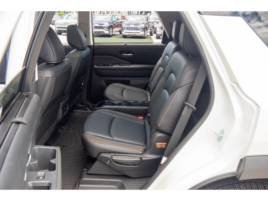 2023 Nissan Pathfinder SL 4WD